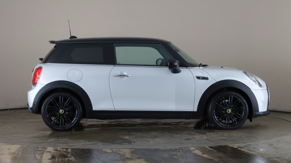 MINI HATCHBACK Image 6