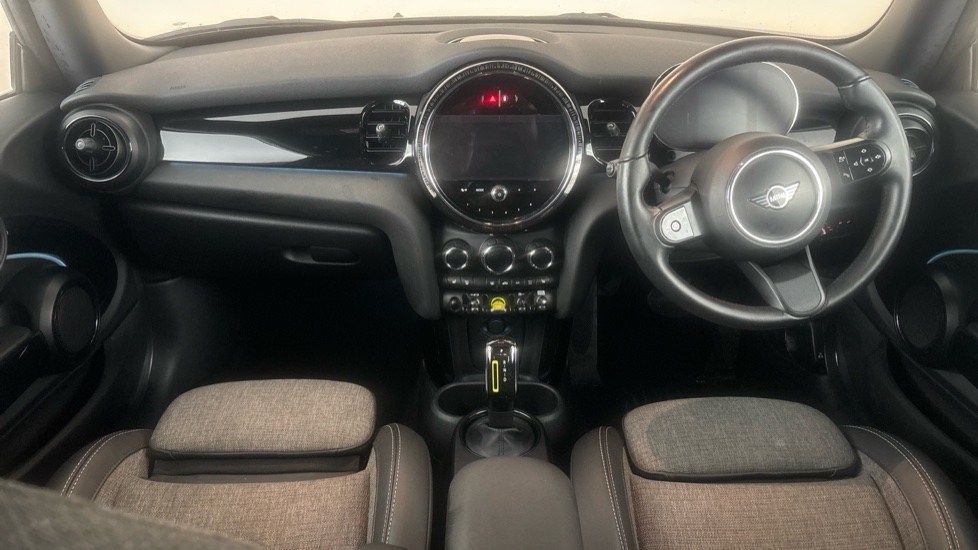 MINI HATCHBACK Image 11