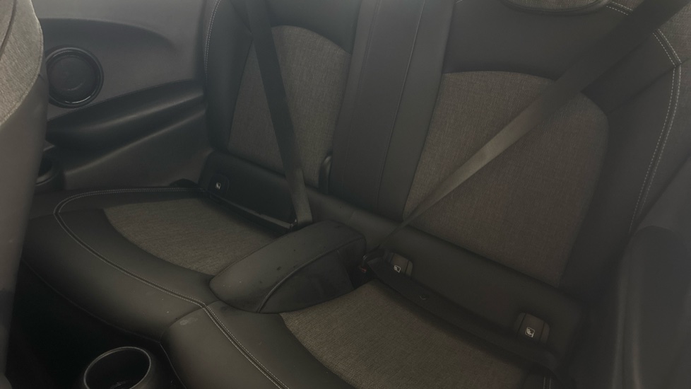 MINI HATCHBACK Image 14