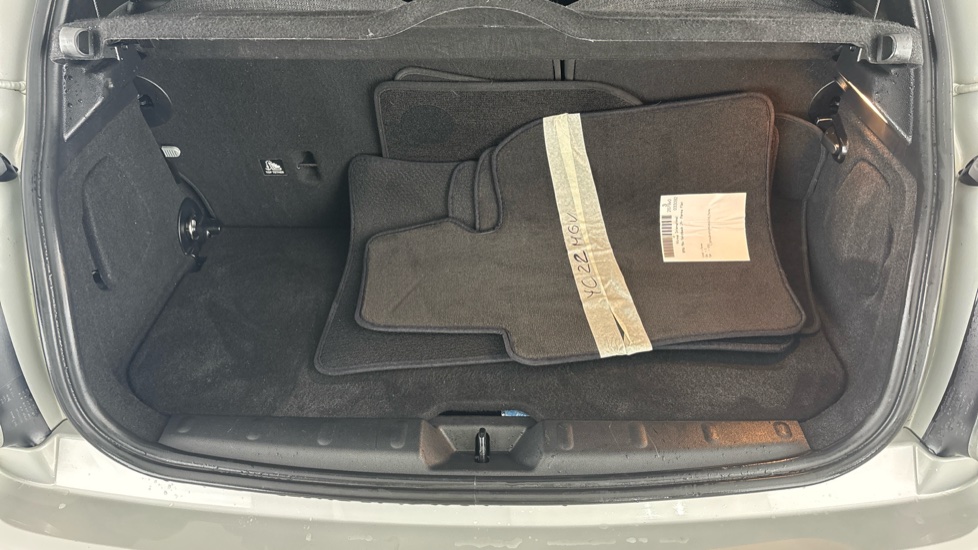 MINI HATCHBACK Image 15