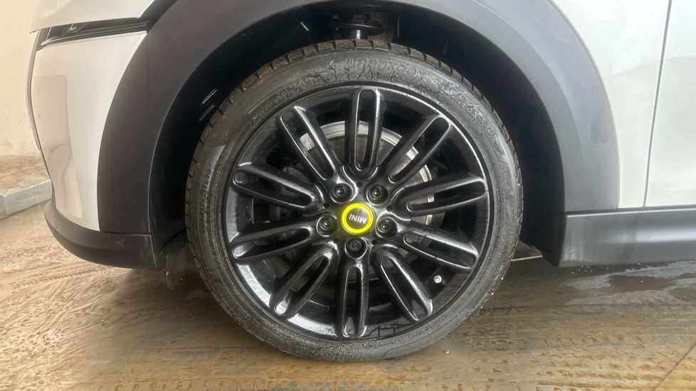 MINI HATCHBACK Image 17