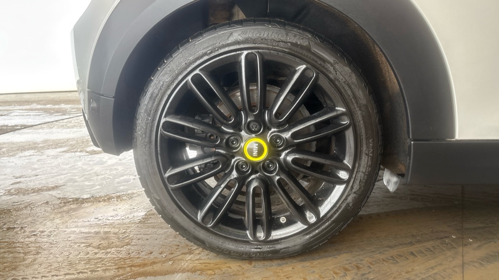 MINI HATCHBACK Image 19