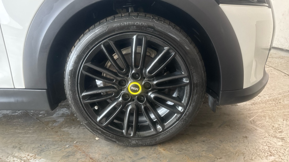 MINI HATCHBACK Image 20