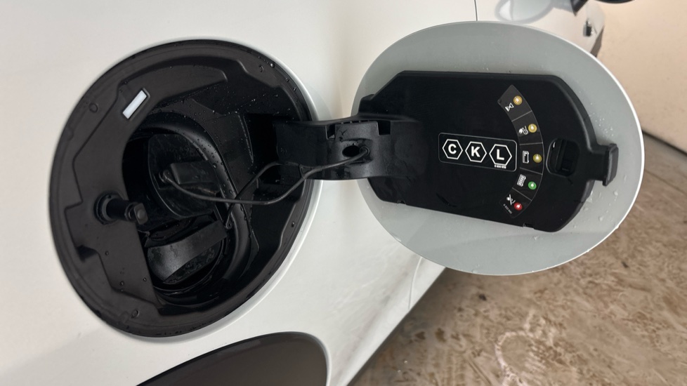 MINI HATCHBACK Image 21