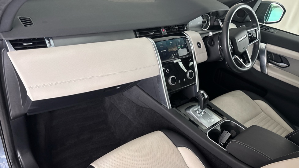 LAND ROVER DISCOVERY SPORT Image 10