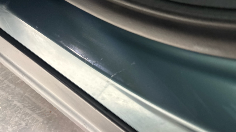 LAND ROVER RANGE ROVER SPORT scratches