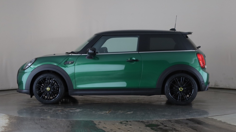 MINI HATCHBACK Image 2