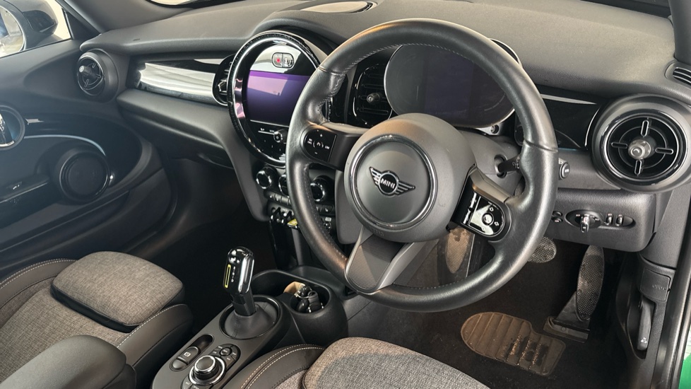 MINI HATCHBACK Image 9