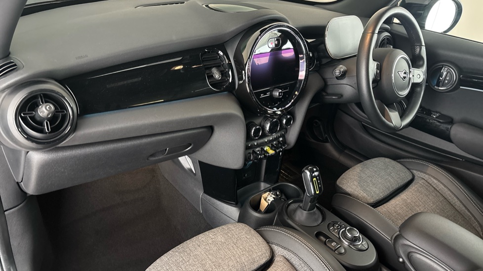 MINI HATCHBACK Image 10