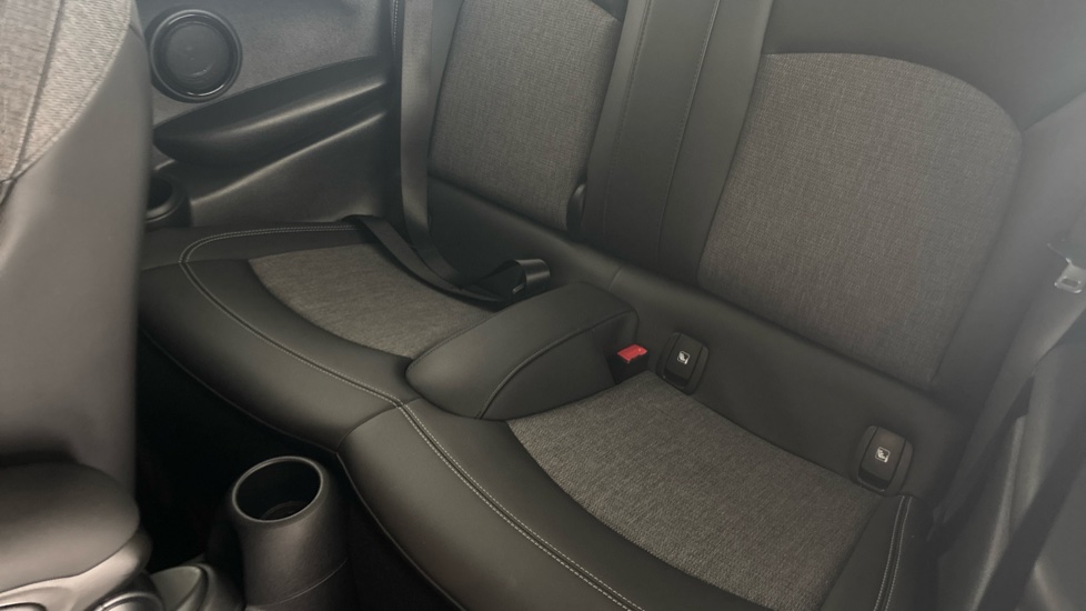 MINI HATCHBACK Image 14