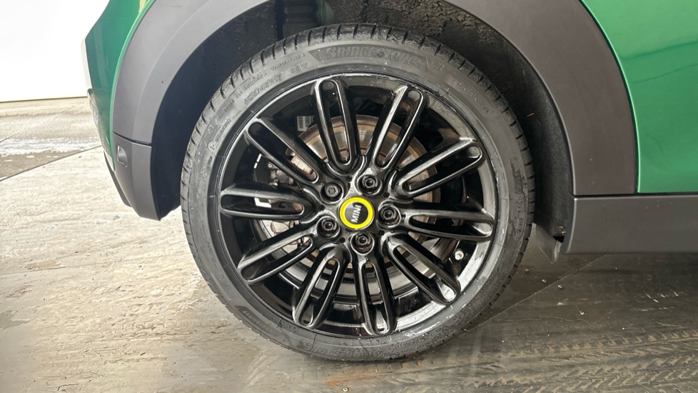 MINI HATCHBACK Image 19