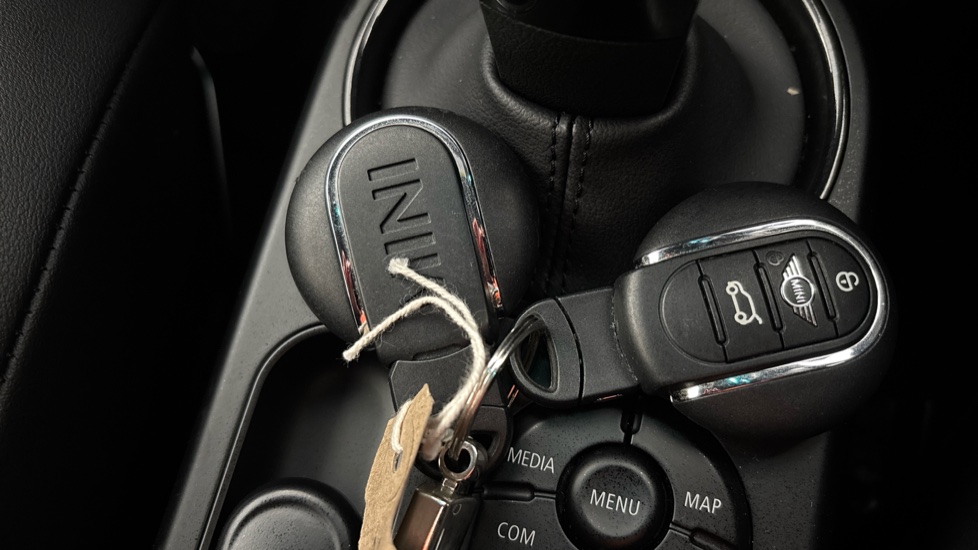 MINI HATCHBACK 2 keys