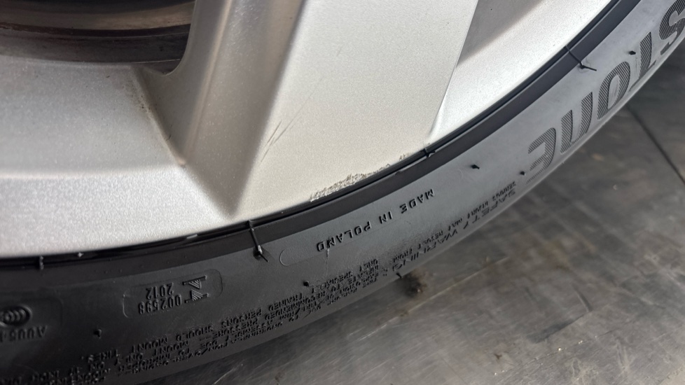VOLKSWAGEN GOLF Scuff