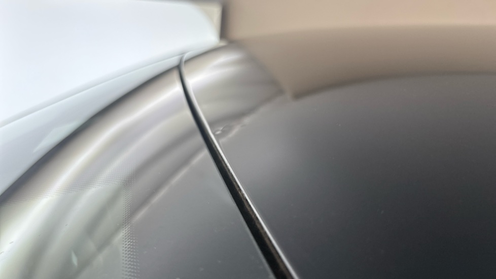 VOLKSWAGEN GOLF Dent