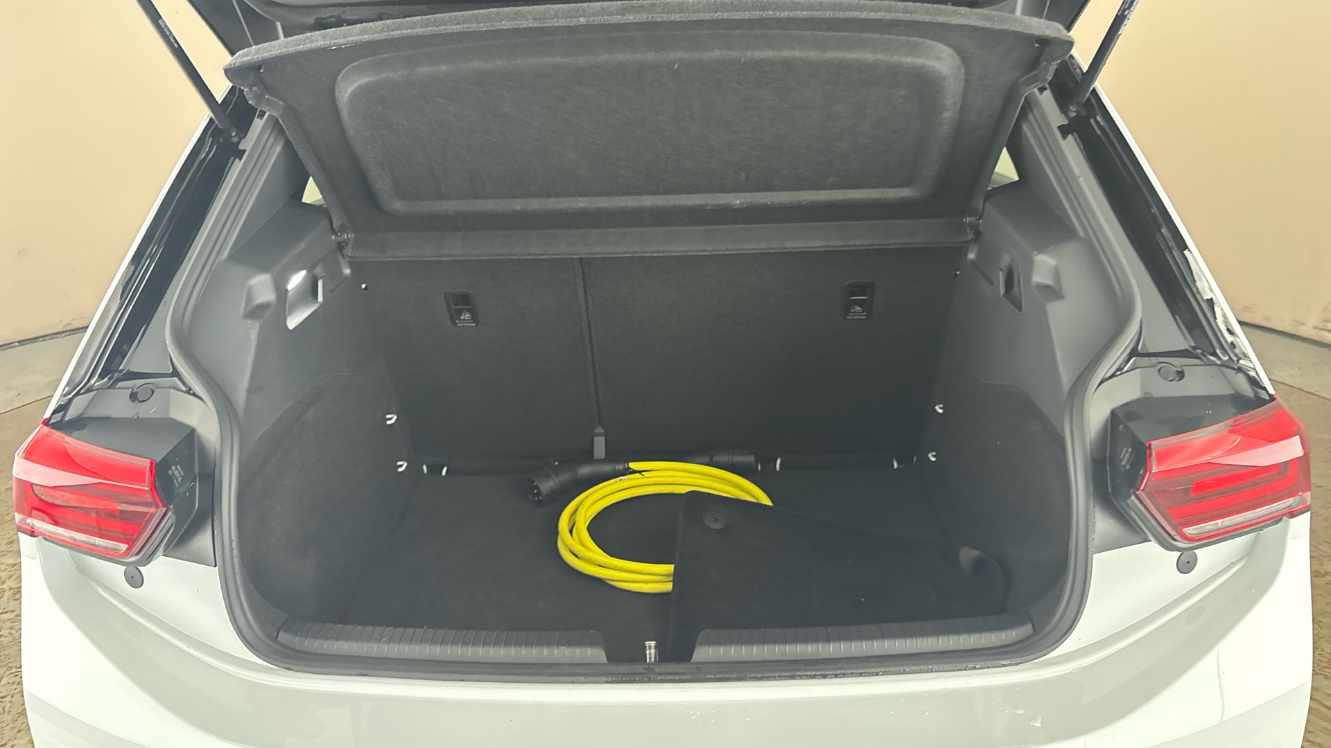 4020821 150kW Life Pro Performance 58kWh 5dr Auto