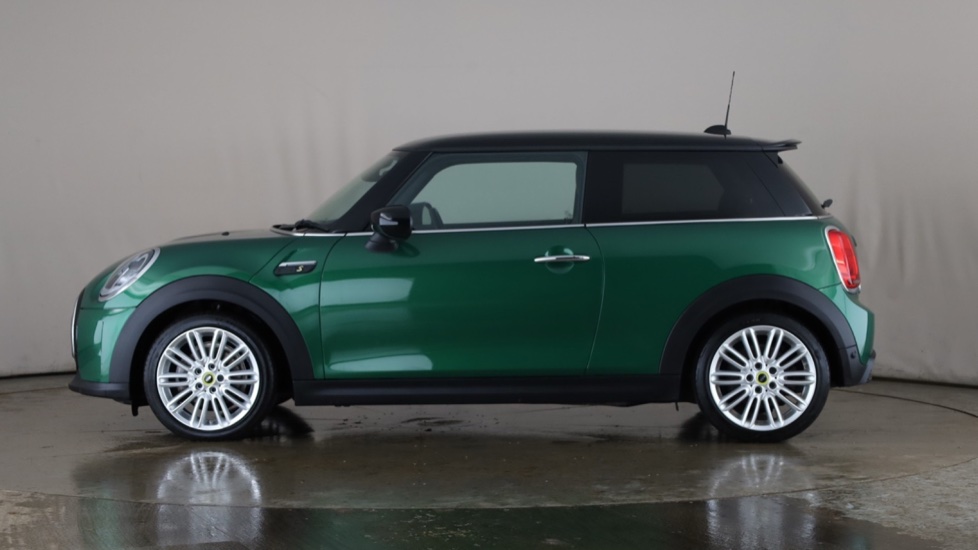 MINI HATCHBACK Image 2