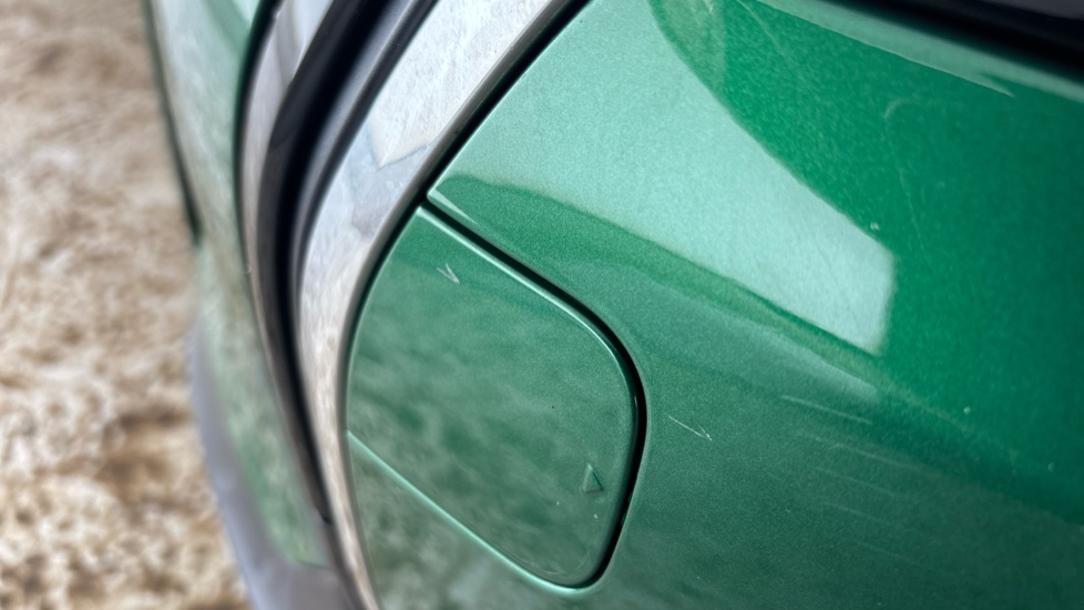 MINI HATCHBACK Scratches and chips