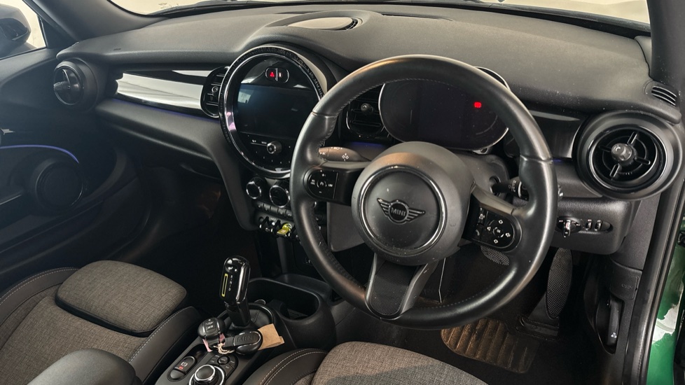 MINI HATCHBACK Image 9