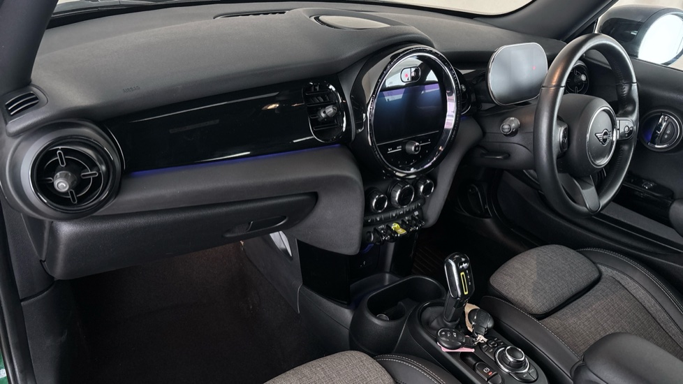 MINI HATCHBACK Image 10