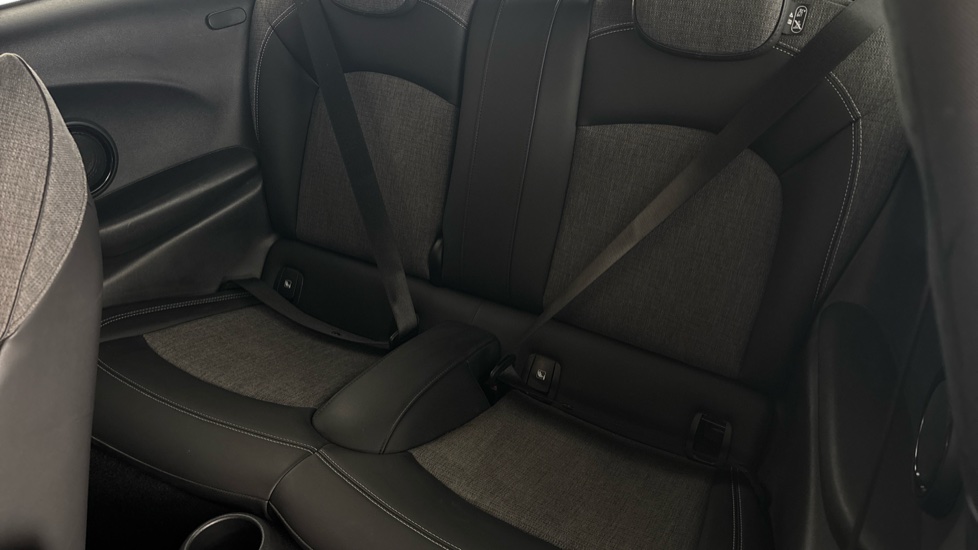 MINI HATCHBACK Image 14