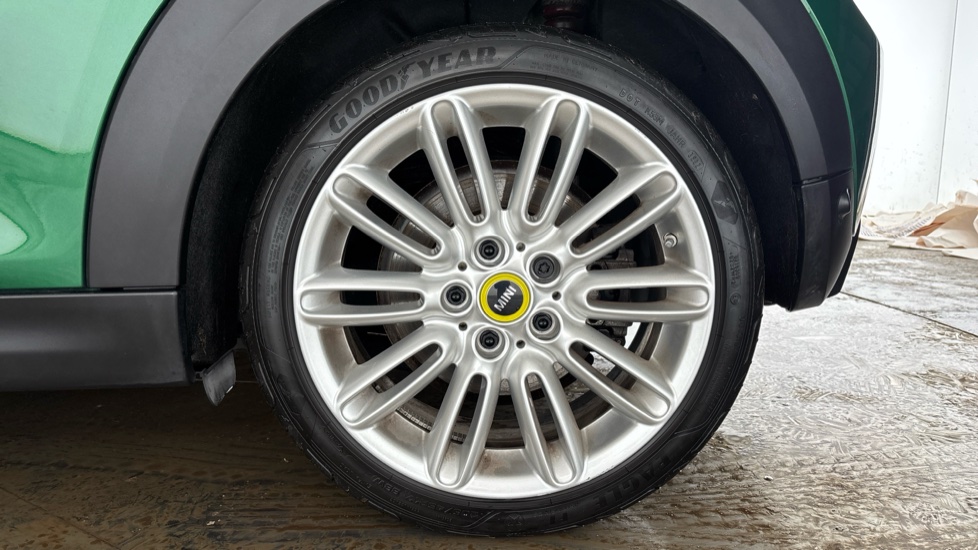 MINI HATCHBACK Image 18