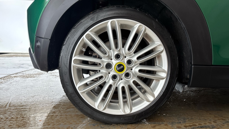 MINI HATCHBACK Image 19