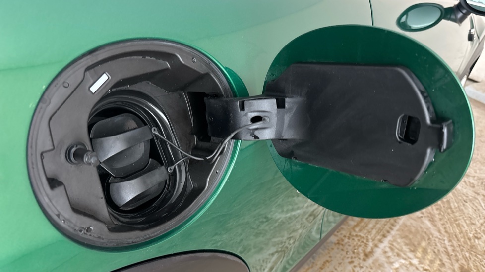 MINI HATCHBACK Image 21