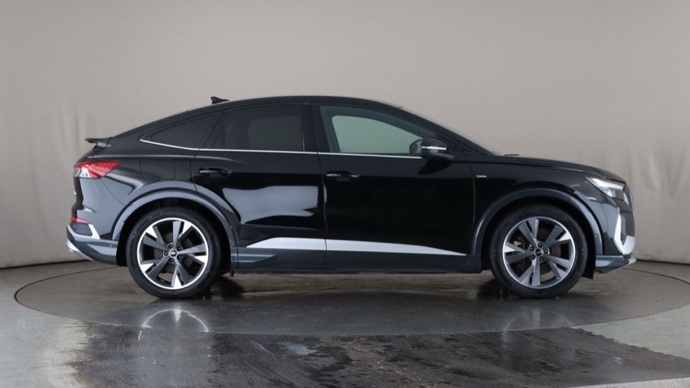AUDI Q4 Image 6