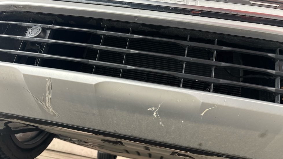 AUDI Q4 Scuff