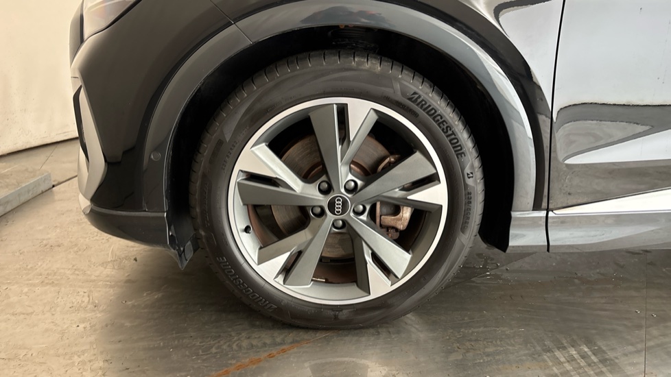 AUDI Q4 Image 17