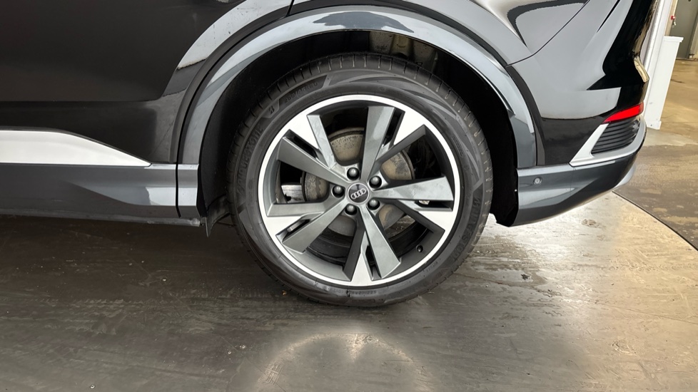 AUDI Q4 Image 18