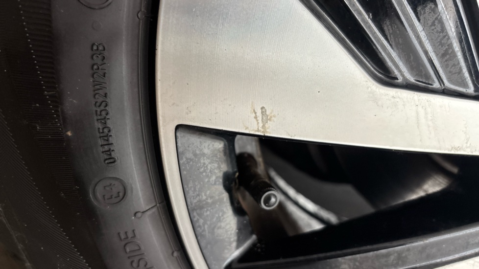 VOLKSWAGEN GOLF scuff