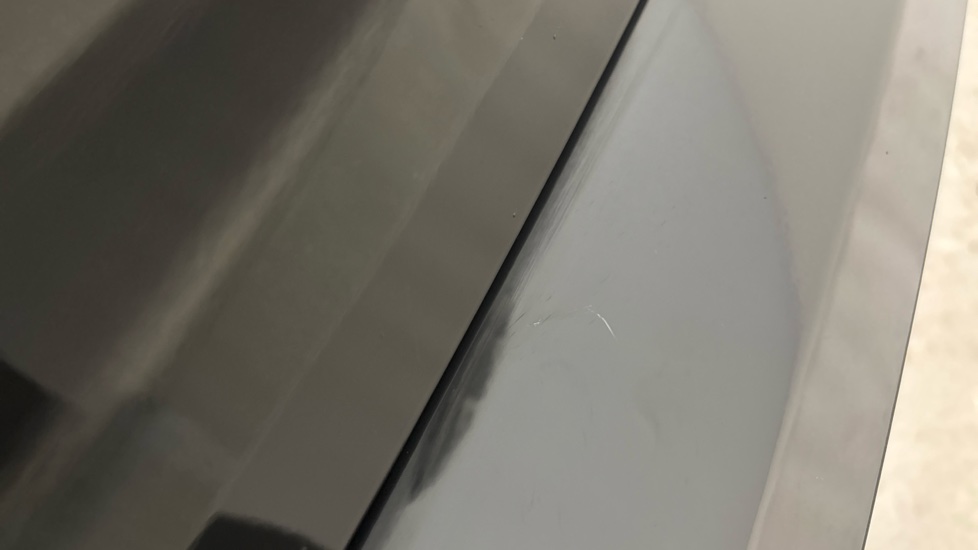 VOLKSWAGEN GOLF scratches