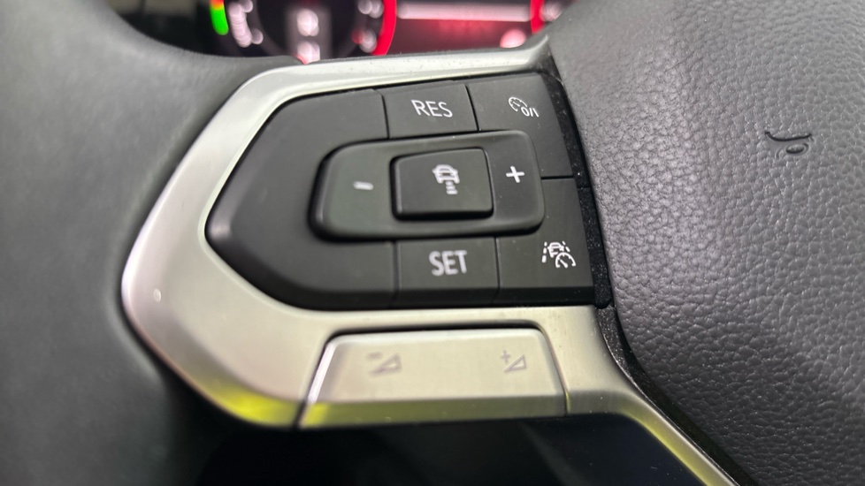 VOLKSWAGEN GOLF cruise control