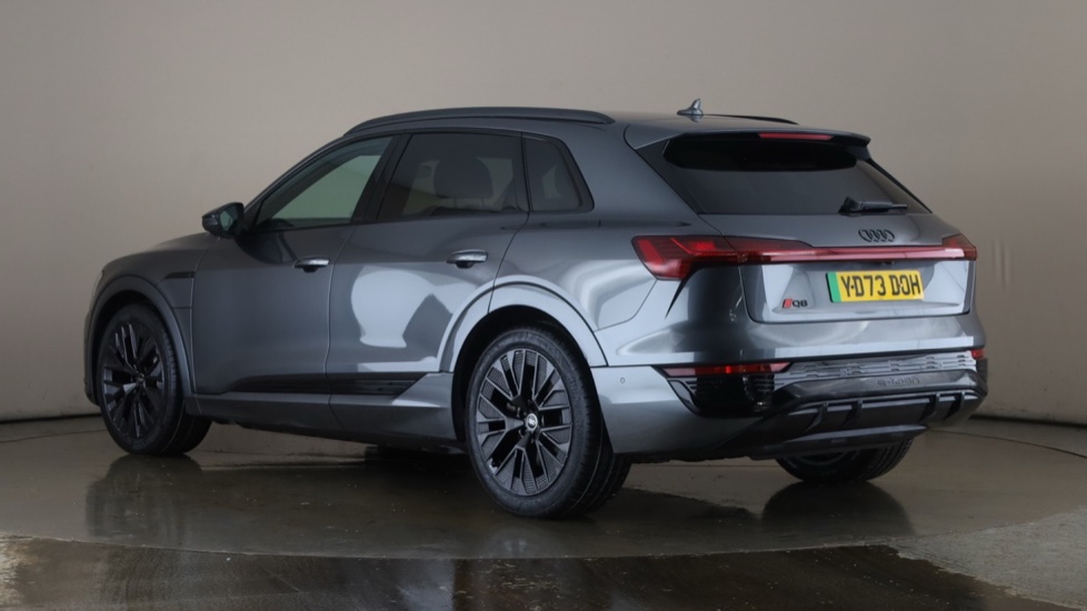 AUDI Q8 Image 3