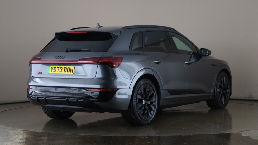 AUDI Q8 Image 5