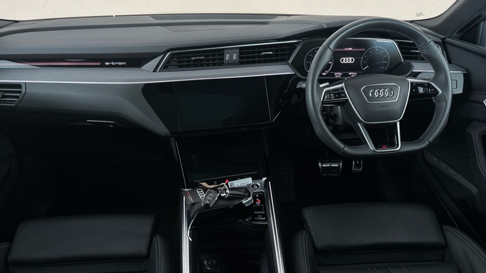 AUDI Q8 Image 11
