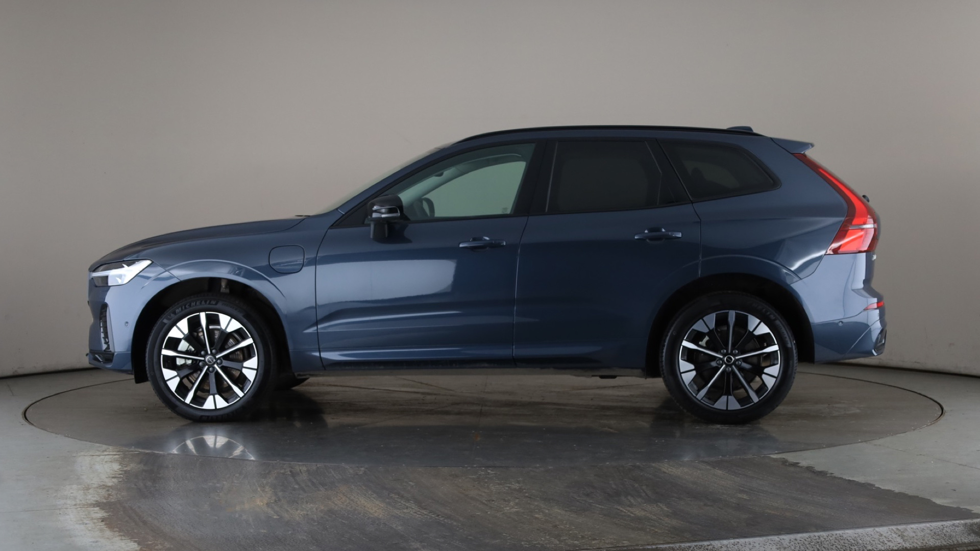 2.0 T8 [455] PHEV Ultra Dark 5dr AWD Geartronic
