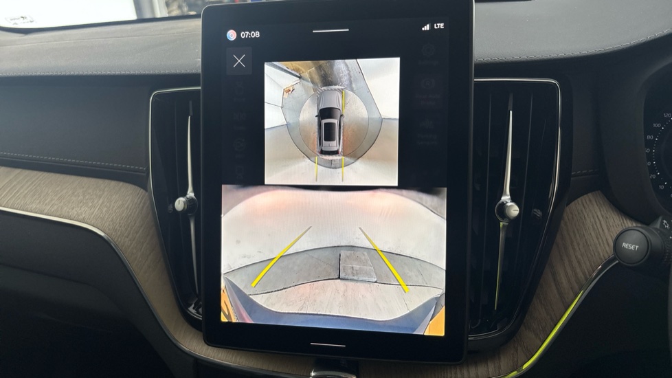 VOLVO XC60 reverse camera