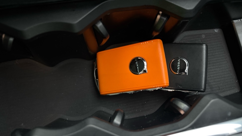 VOLVO XC60 two keys
