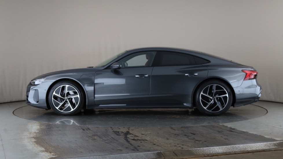 AUDI E-TRON GT Image 2