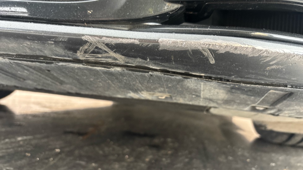 AUDI E-TRON GT scuff