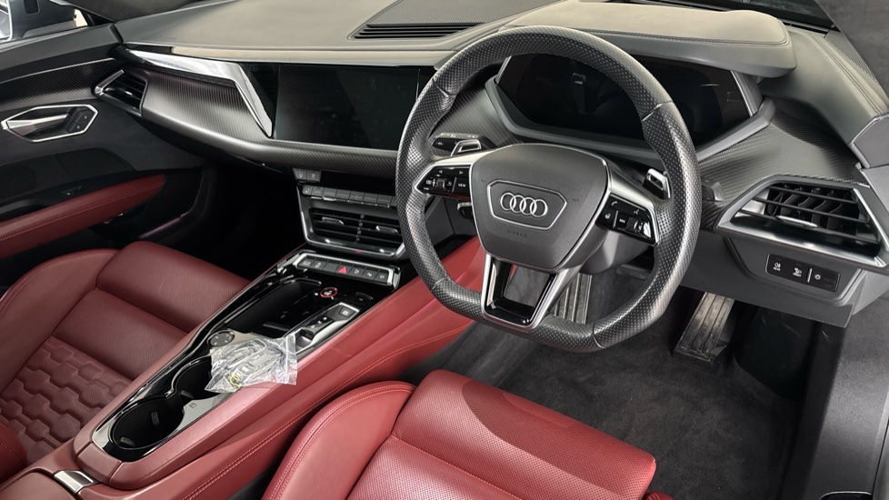 AUDI E-TRON GT Image 9