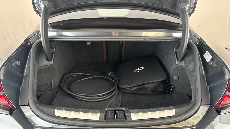 AUDI E-TRON GT Image 15