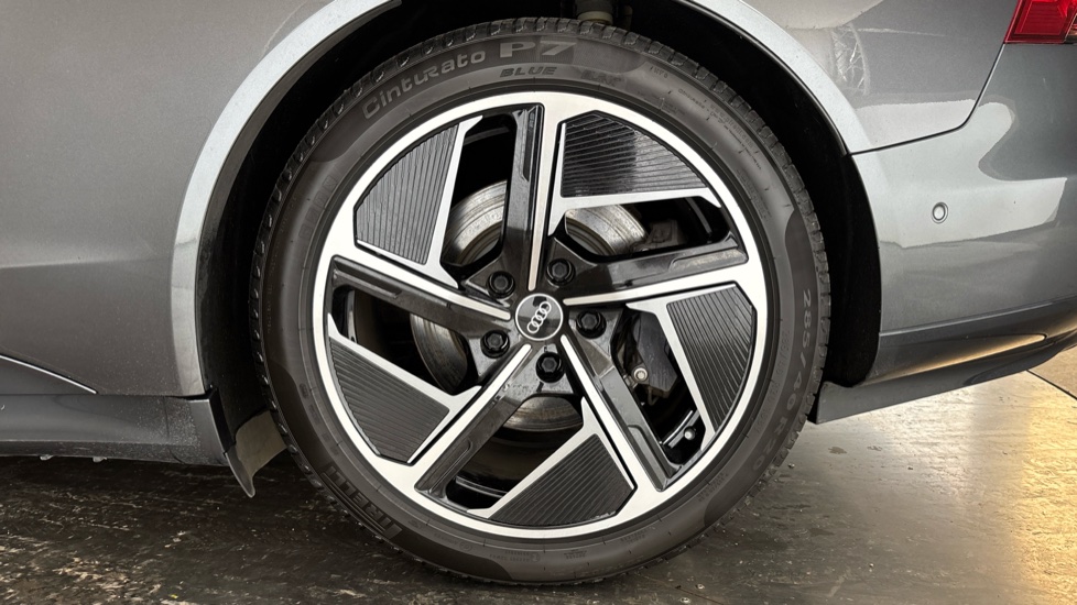 AUDI E-TRON GT Image 18