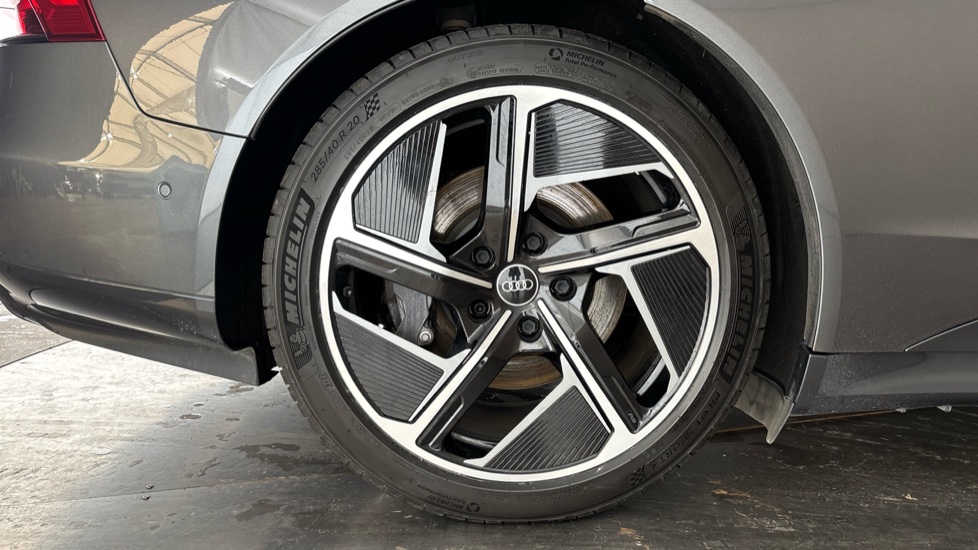 AUDI E-TRON GT Image 19