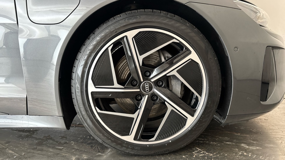 AUDI E-TRON GT Image 20