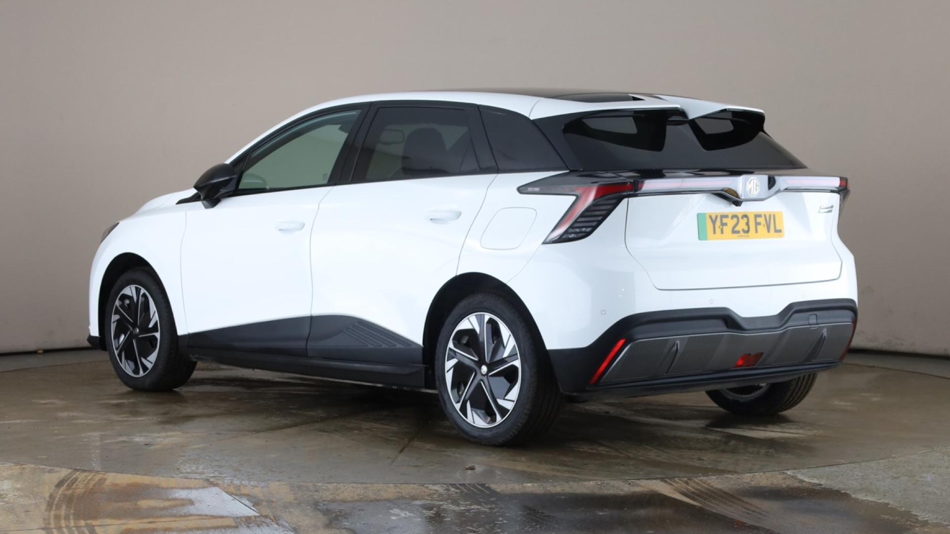 4021001 150kW Trophy EV Long Range 64kWh 5dr Auto