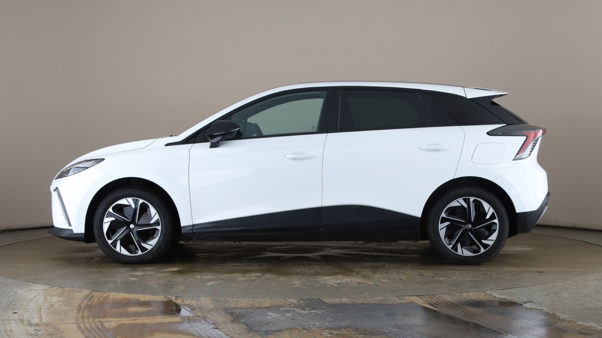 4021001 150kW Trophy EV Long Range 64kWh 5dr Auto