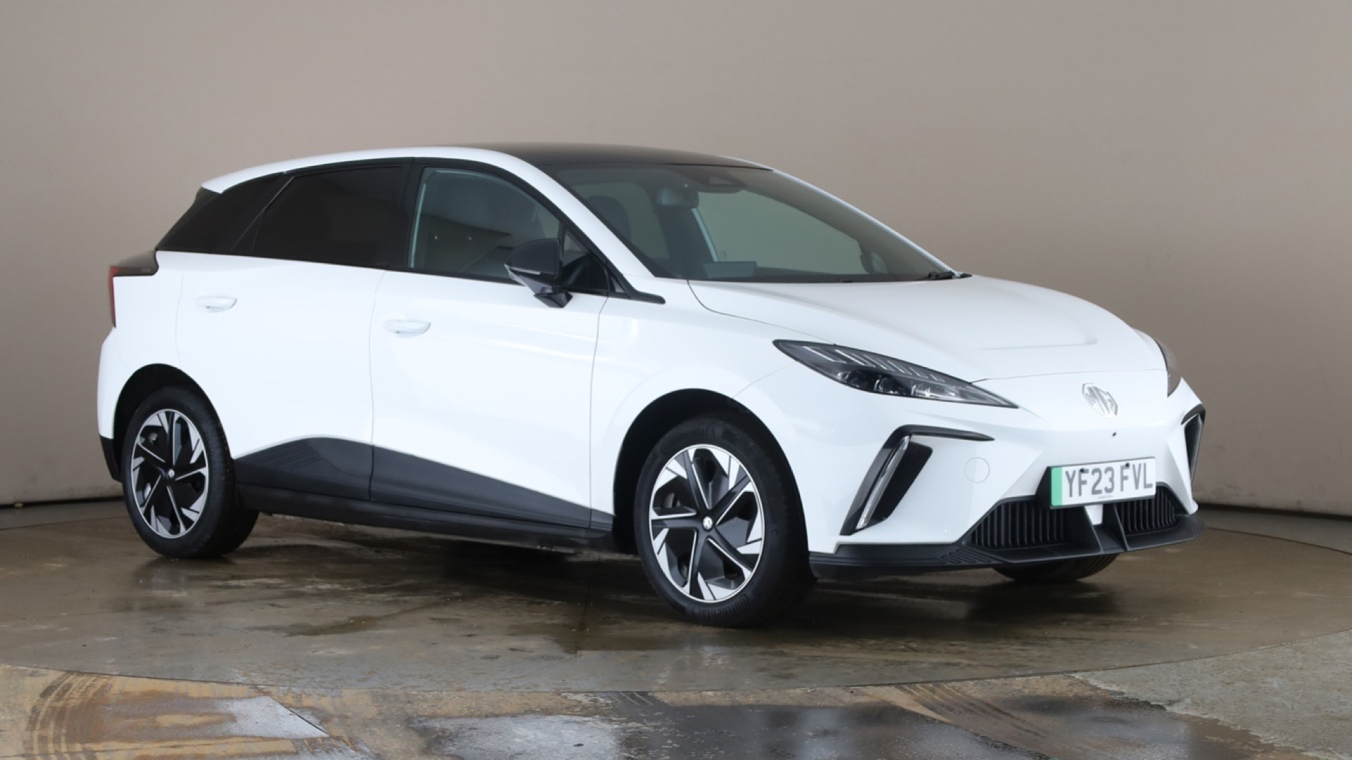 4021001 150kW Trophy EV Long Range 64kWh 5dr Auto